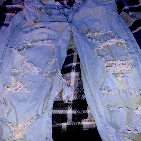 Ripped jeans with a 2 rips in the back and many in the front. Cute and trendy - Picture 1 of 3